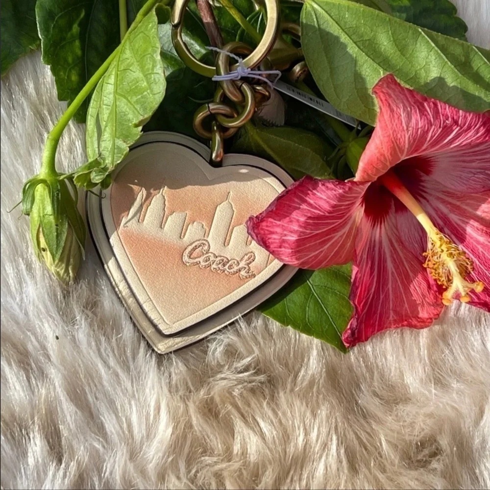 NWT COACH Signature Jennifer Lopez New York Skyline Leather Heart Bag Charm